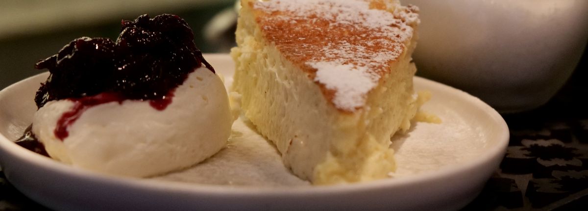 Cheesecake och pannacotta, hemmagjorda desserter på La Roche i Malmö